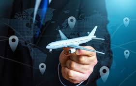 ¿Cómo puedo hablar con un asesor de Expedia y confirmar mi itinerario ahora?